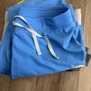 FIGS LIVINGSTON BASIC SCRUB SIZE L CEIL BLUE like new!